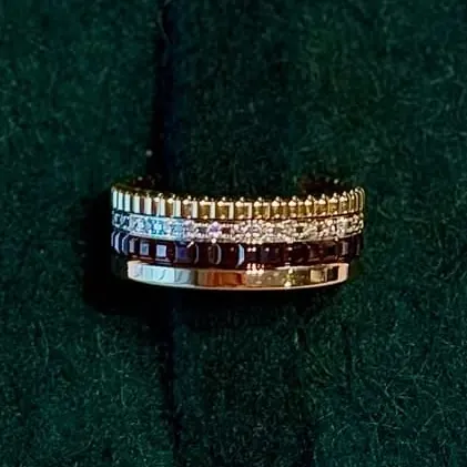 Four-Row Ring — Ribbed Gold, Pavé & Brown Hobnail