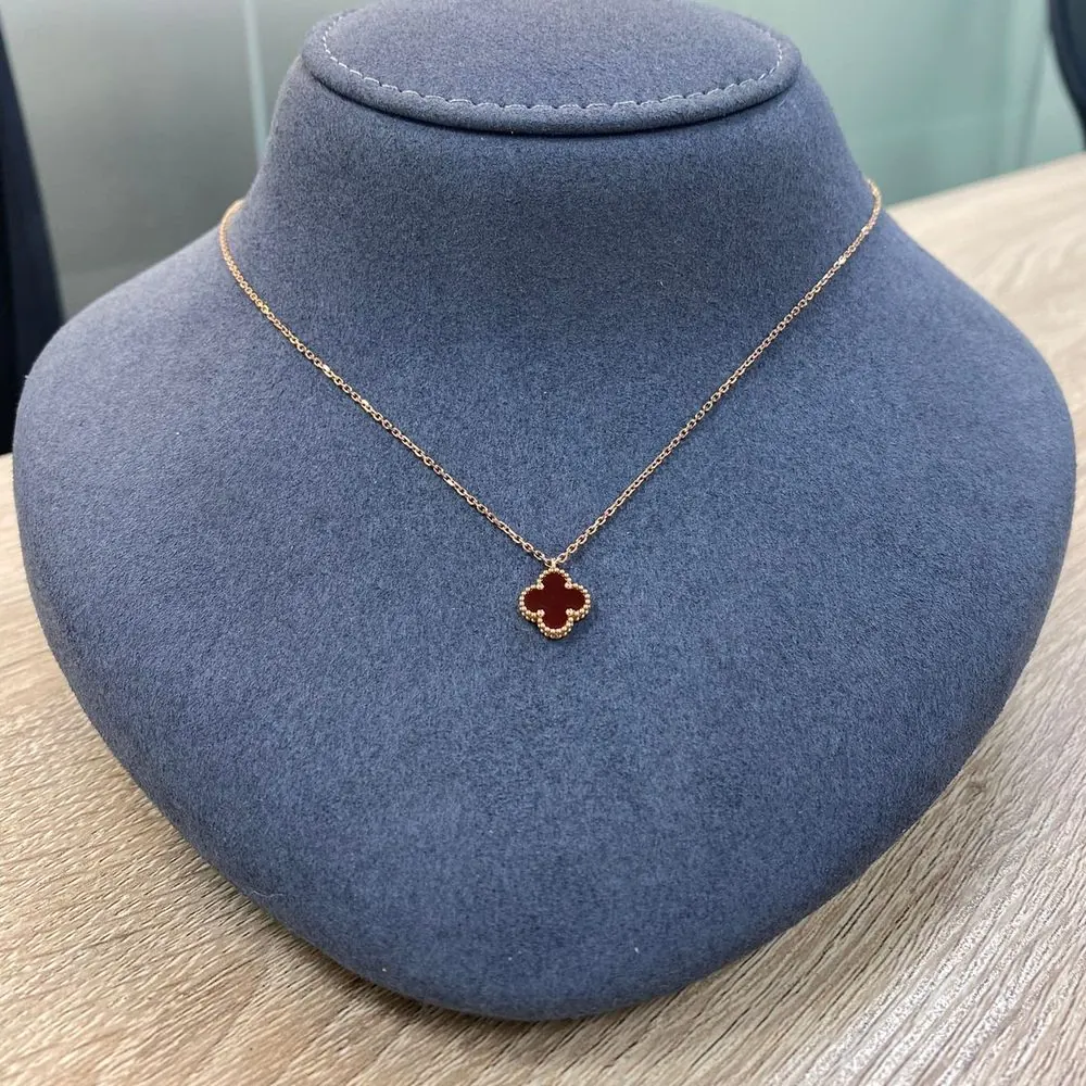 Clover Pendant — Garnet