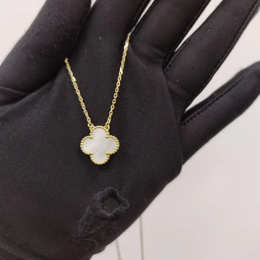 Clover Pendant — Mother of Pearl