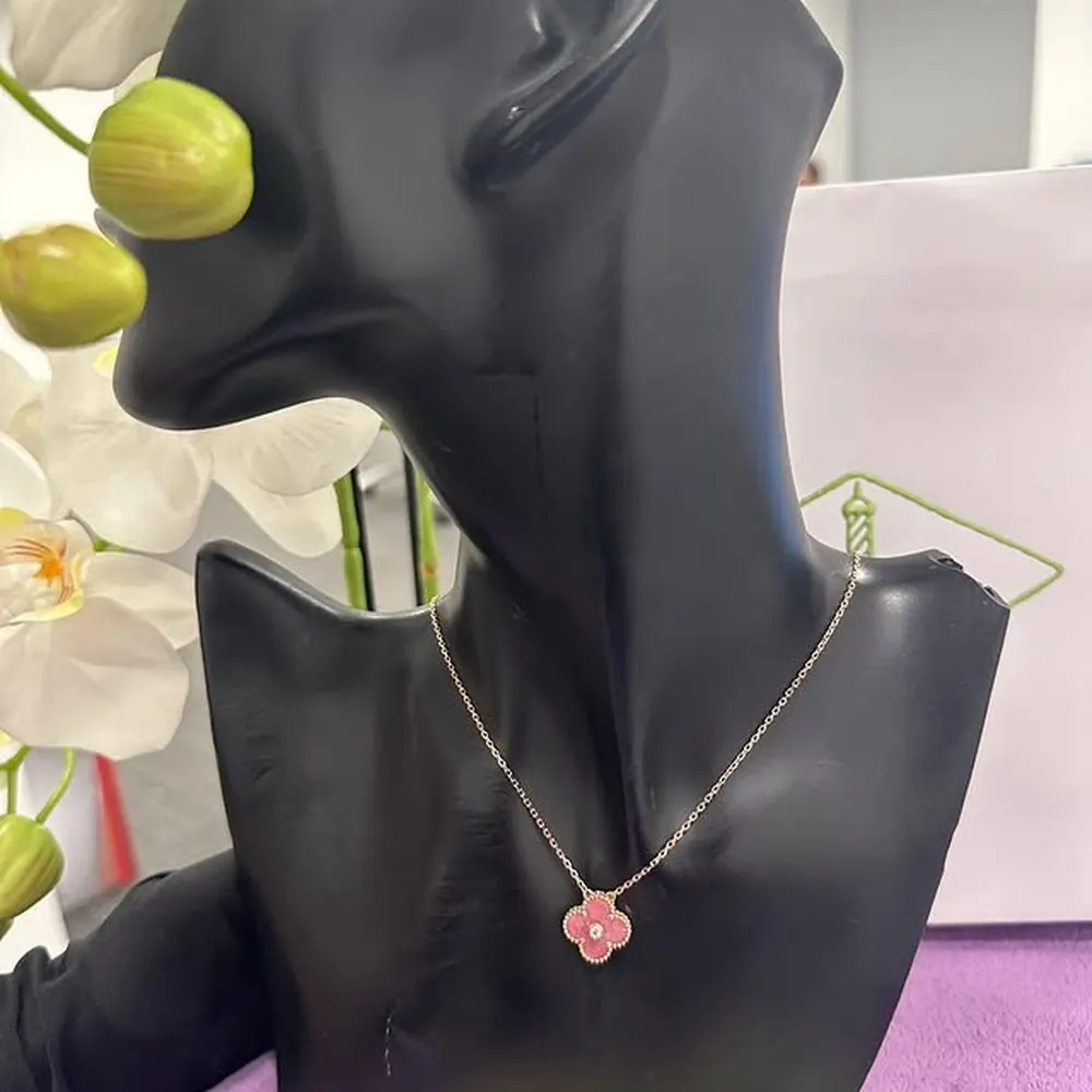 Clover Pendant — Rose