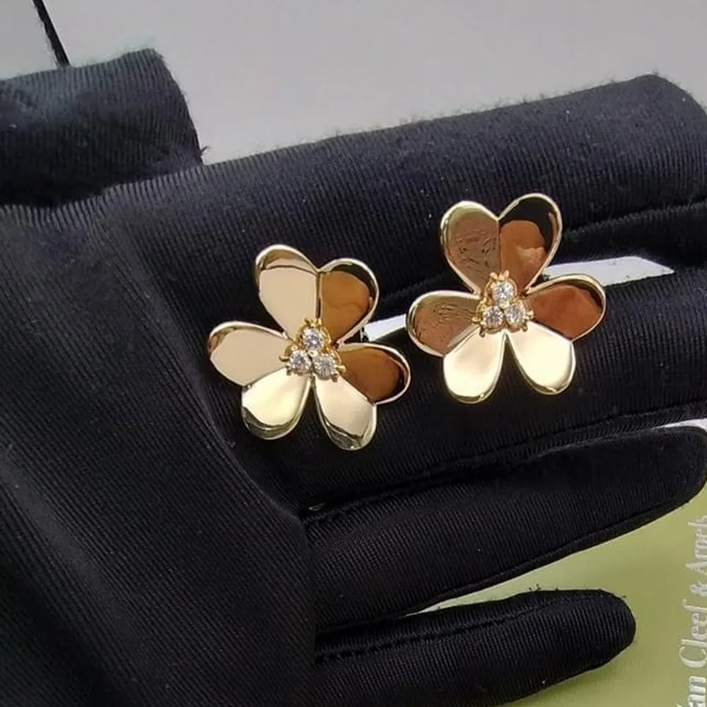 Flower Stud Earrings — Gold