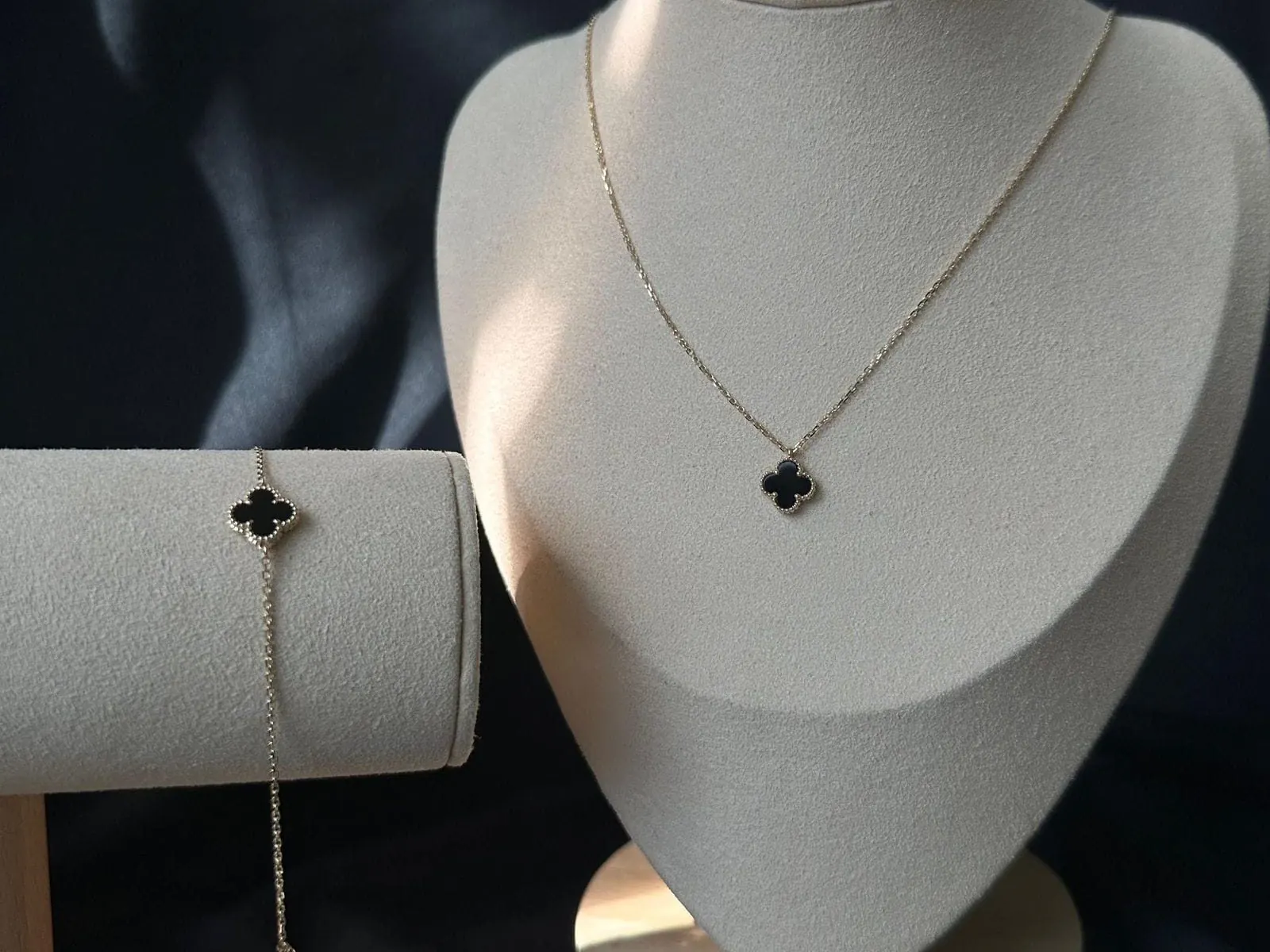 Clover pendant necklace and matching bracelet