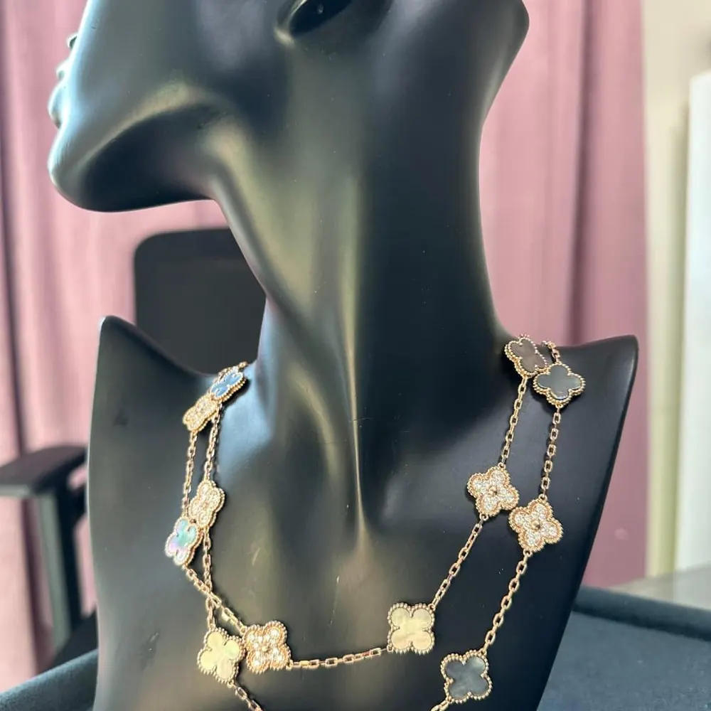 Clover Long Necklace 20 Motif — Guilloché Gold