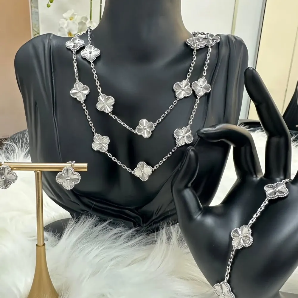 Clover Long Necklace 20 Motif — White Gold