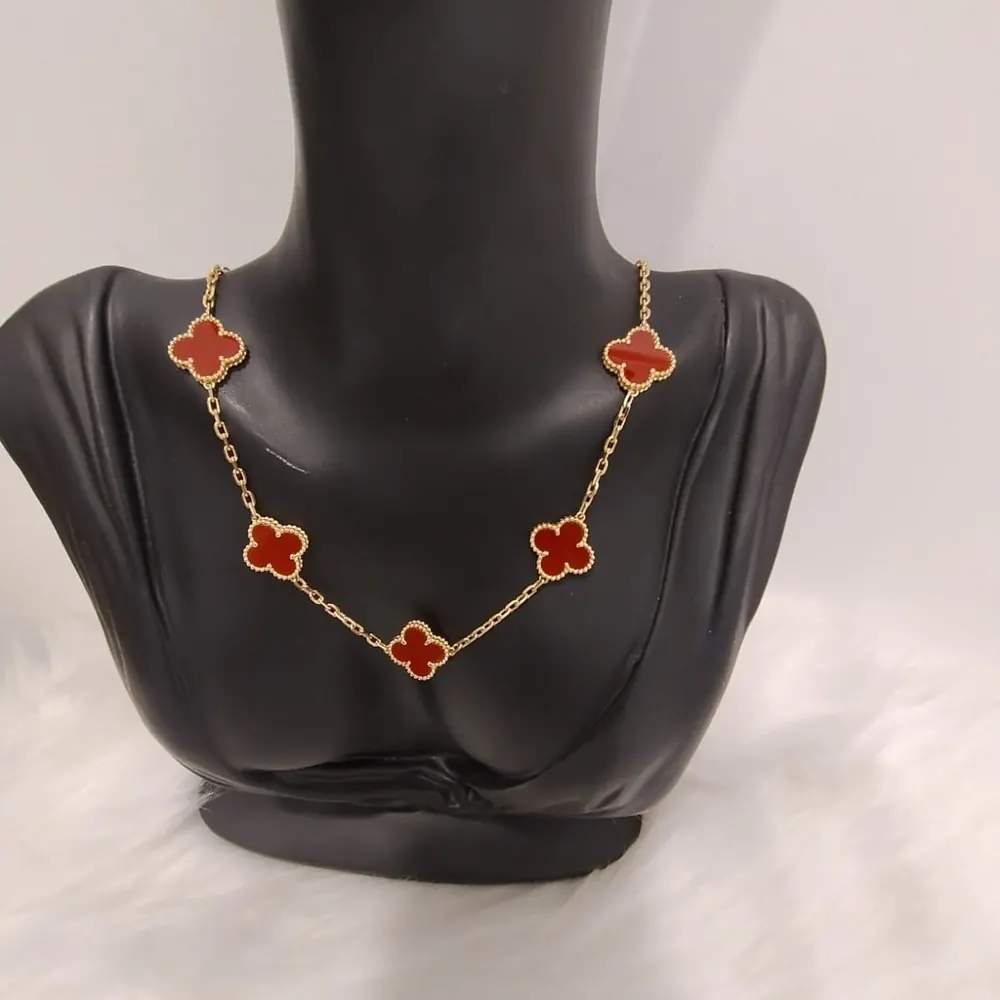 Clover Necklace — 10 Motif