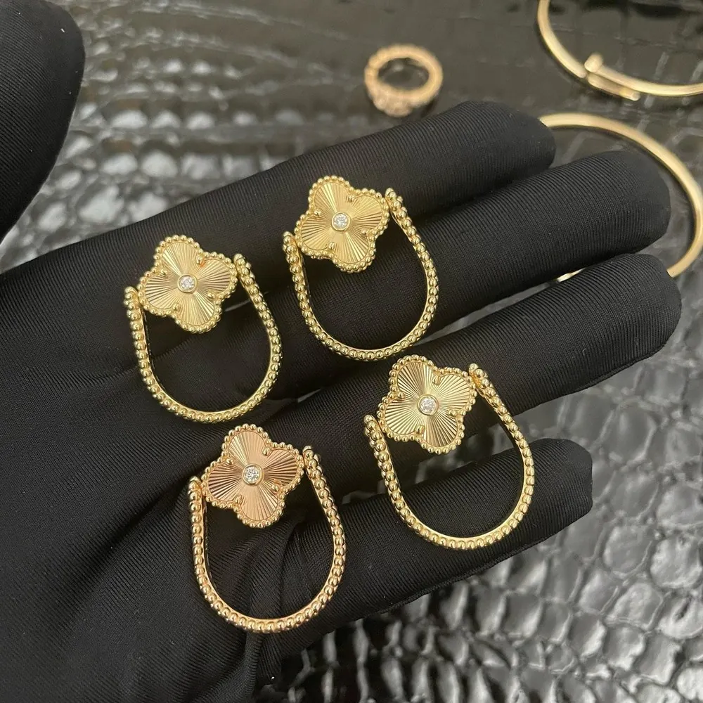 Clover Ring — Guilloché Gold