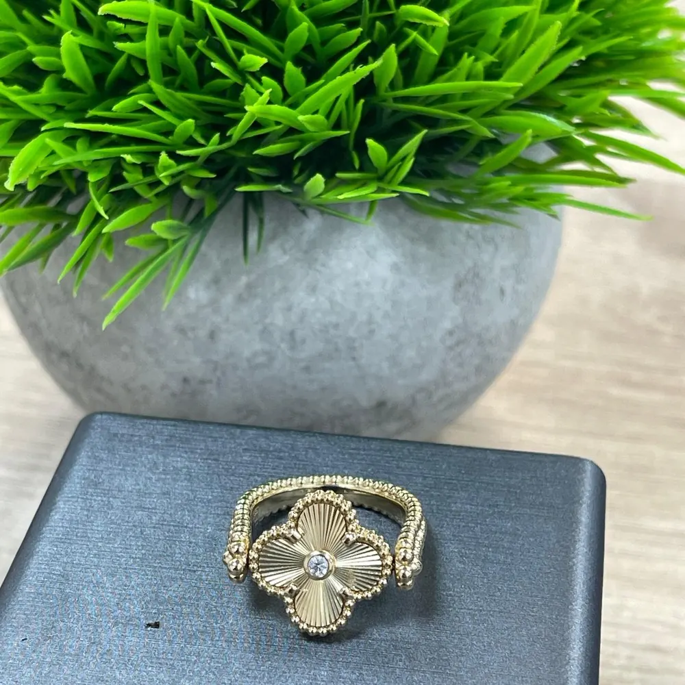 Clover Ring — Diamond Pavé