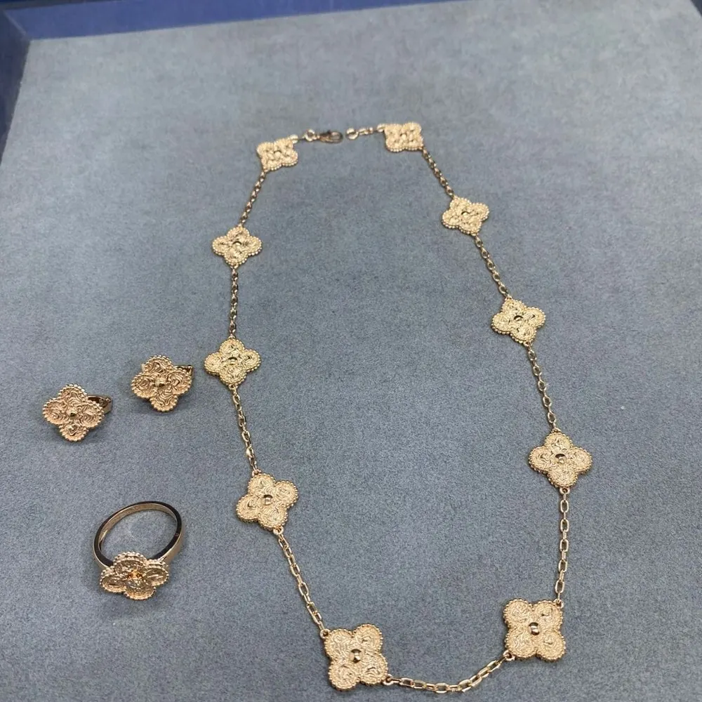 Clover Set — Guilloché Gold with Ring